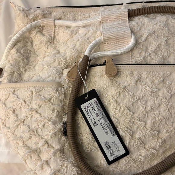 NWT Flower Mountain WEEKEND BAG
Handbag - Off white - Picture 9 of 11